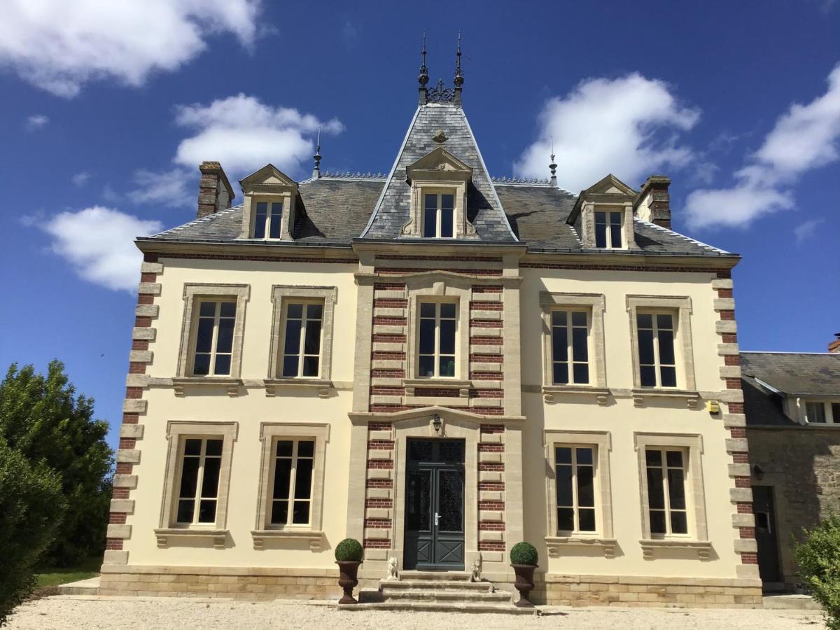Le Bourg Bed and Breakfast Asnieres-en-Bessin Exteriör bild