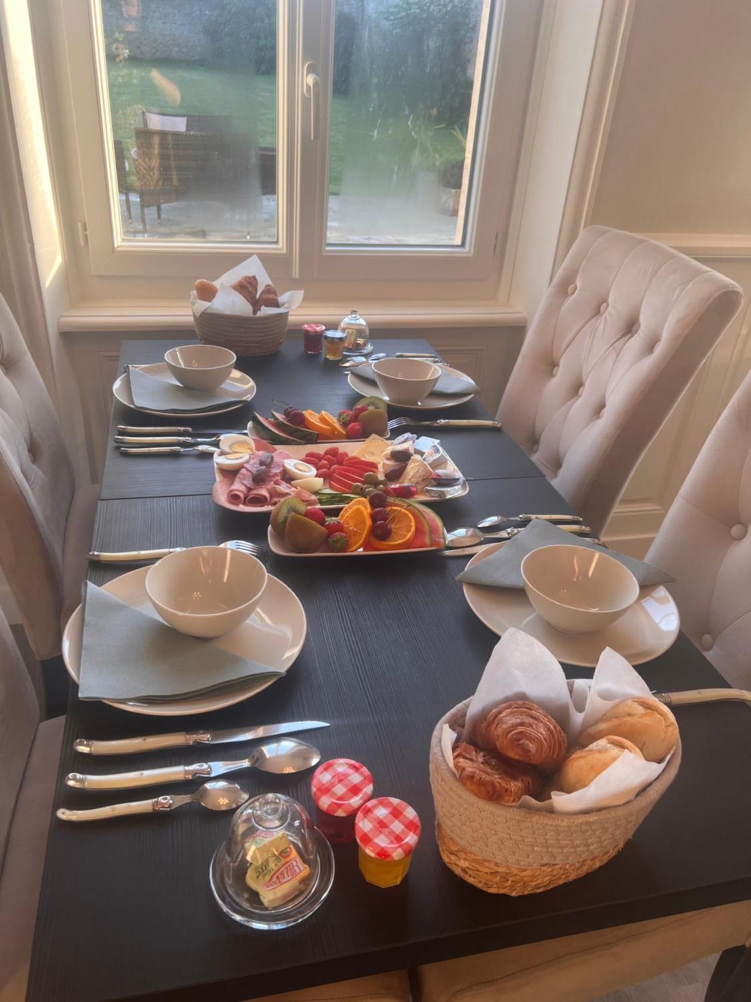 Le Bourg Bed and Breakfast Asnieres-en-Bessin Exteriör bild