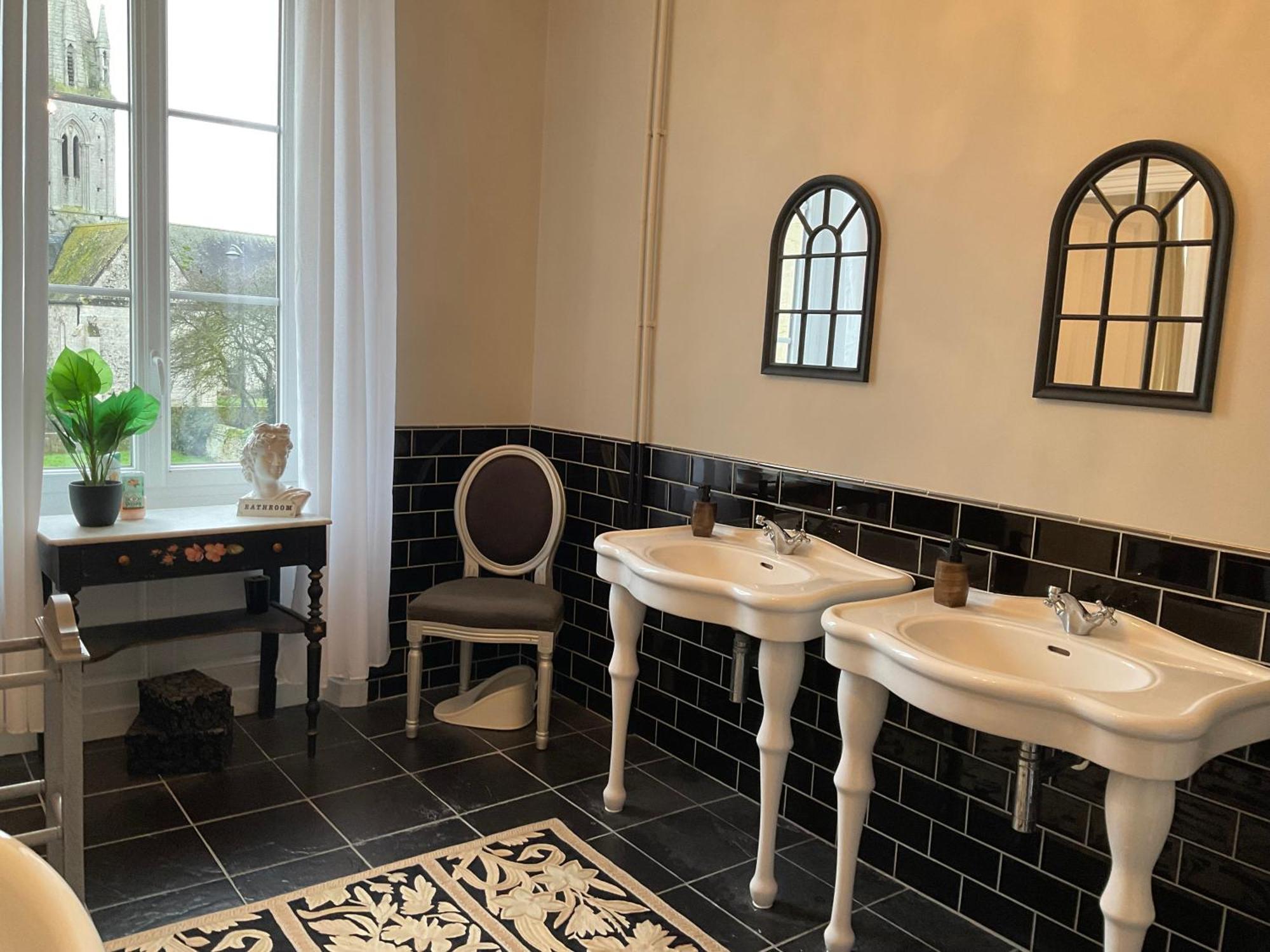 Le Bourg Bed and Breakfast Asnieres-en-Bessin Exteriör bild